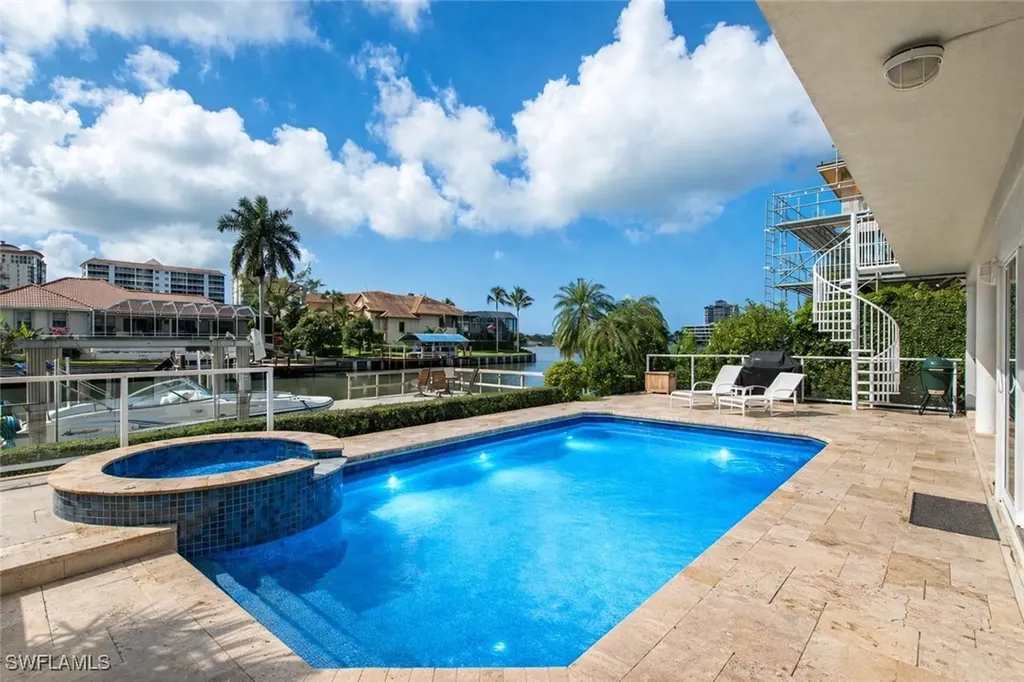 464 Oak Avenue Naples FL 34108