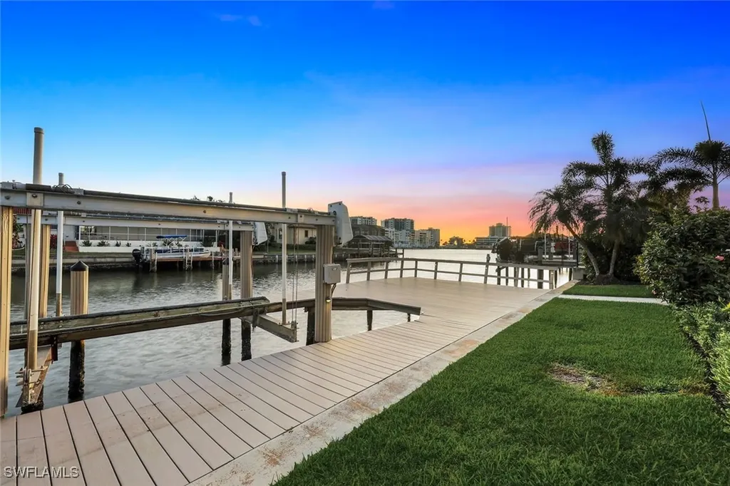 464 Oak Avenue Naples FL 34108