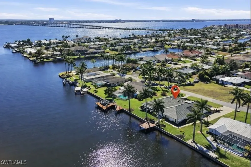 1911 SE 44th Street Cape Coral FL 33904