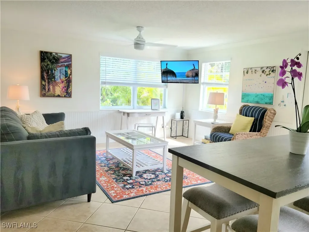 559-563 105th Avenue N Naples FL 34108
