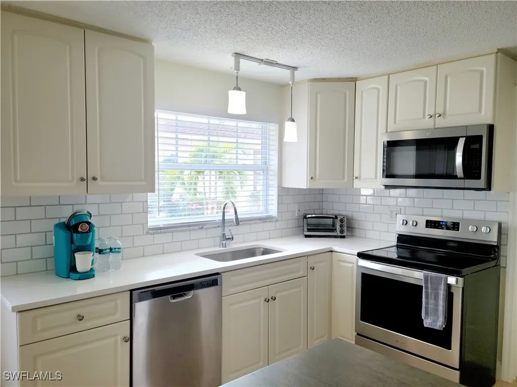 559 105th Avenue N Naples FL 34108