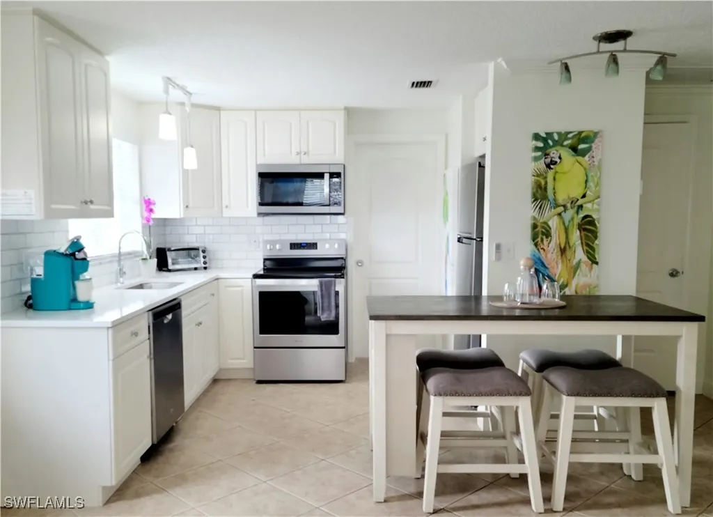 559 105th Avenue N Naples FL 34108