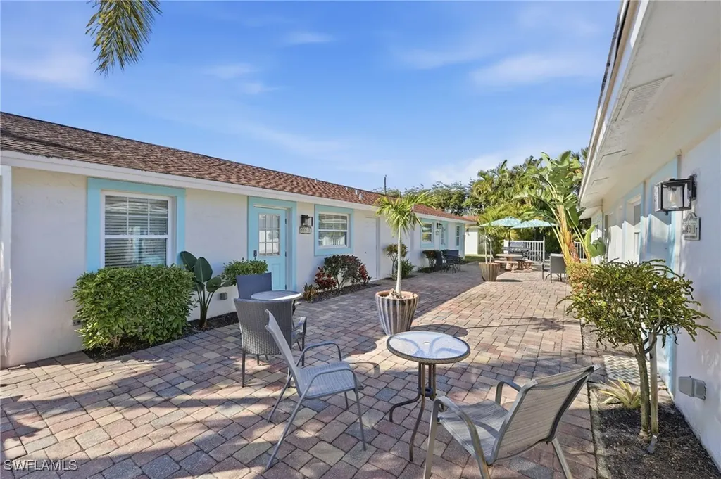 559 105th Avenue N Naples FL 34108