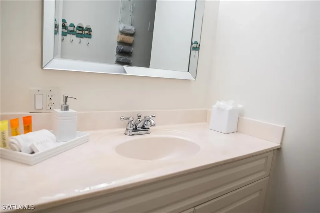 559 105th Avenue N Naples FL 34108