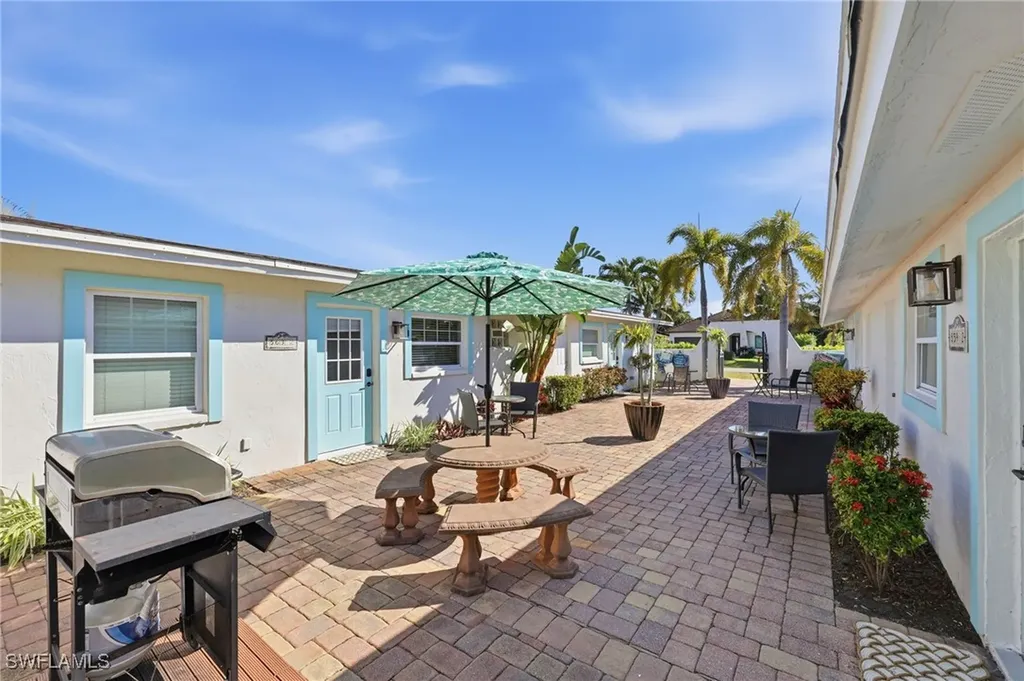 559 105th Avenue N Naples FL 34108