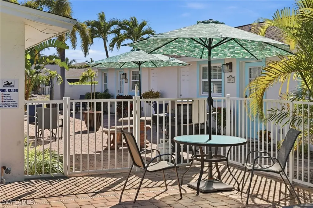 559 105th Avenue N Naples FL 34108