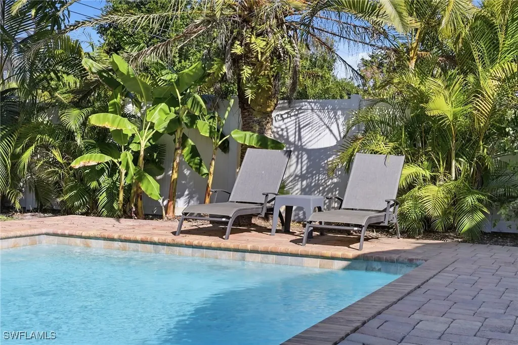 559 105th Avenue N Naples FL 34108