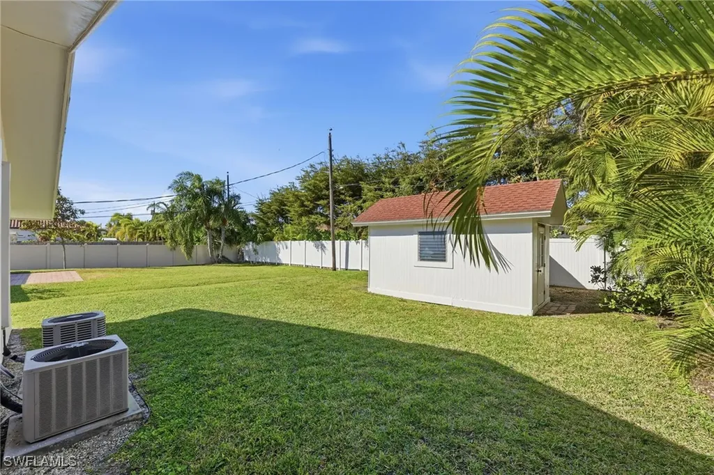 559 105th Avenue N Naples FL 34108