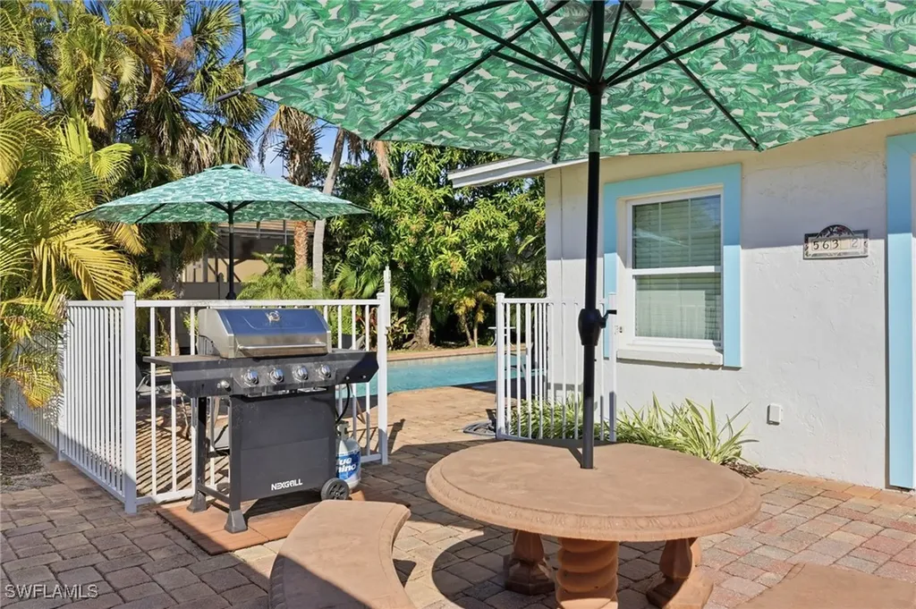 559-563 105th Avenue N Naples FL 34108
