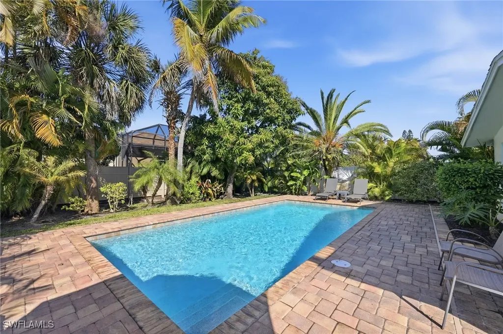 559 105th Avenue N Naples FL 34108