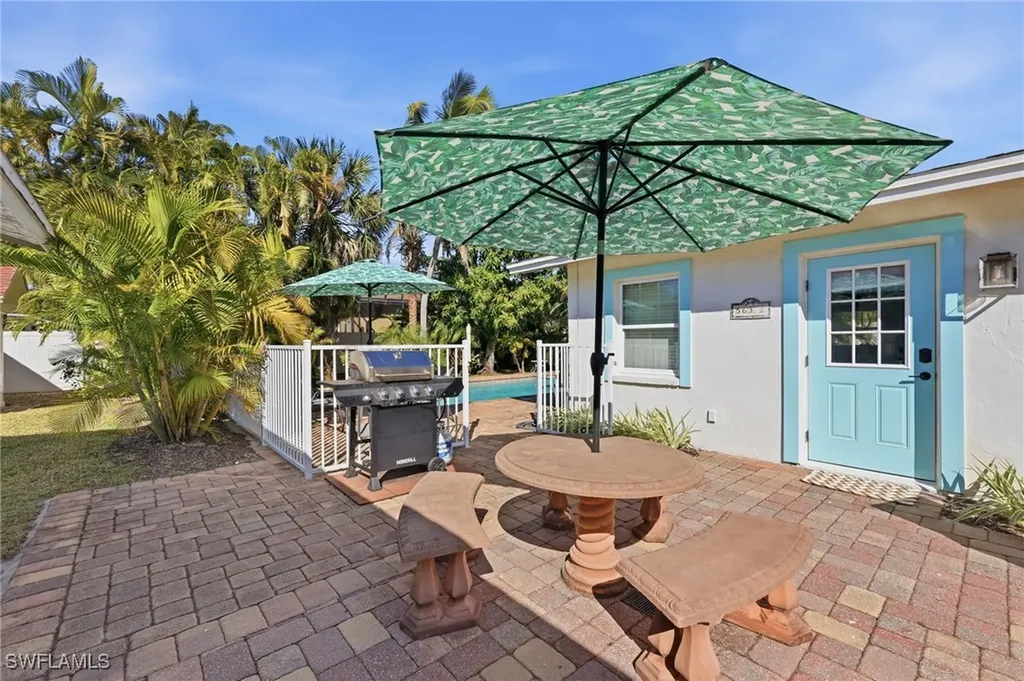 559 105th Avenue N Naples FL 34108