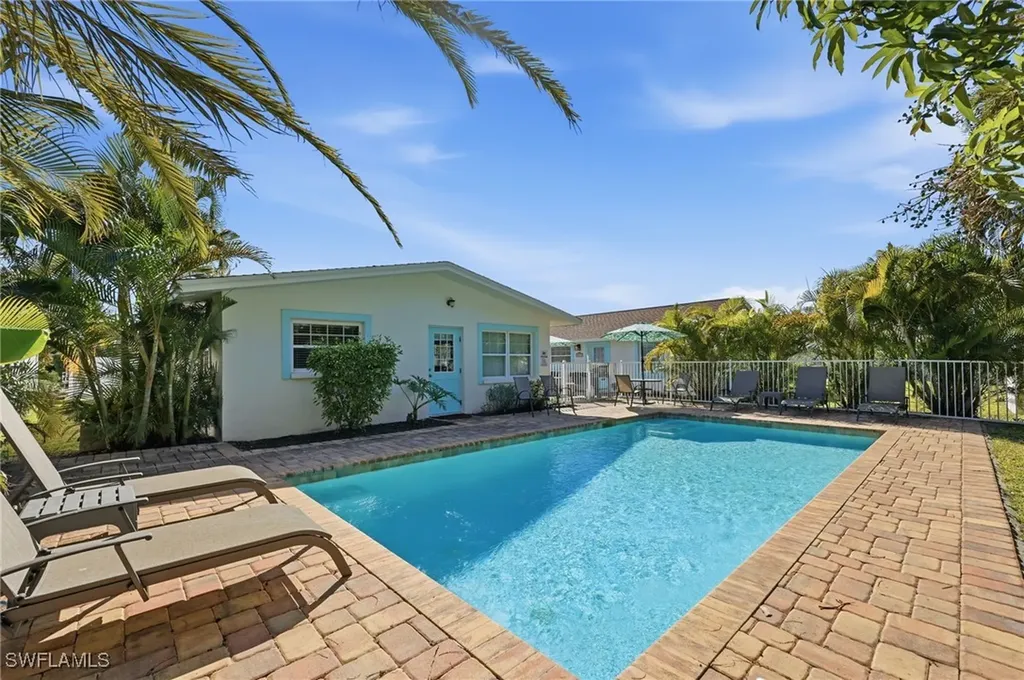 559 105th Avenue N Naples FL 34108