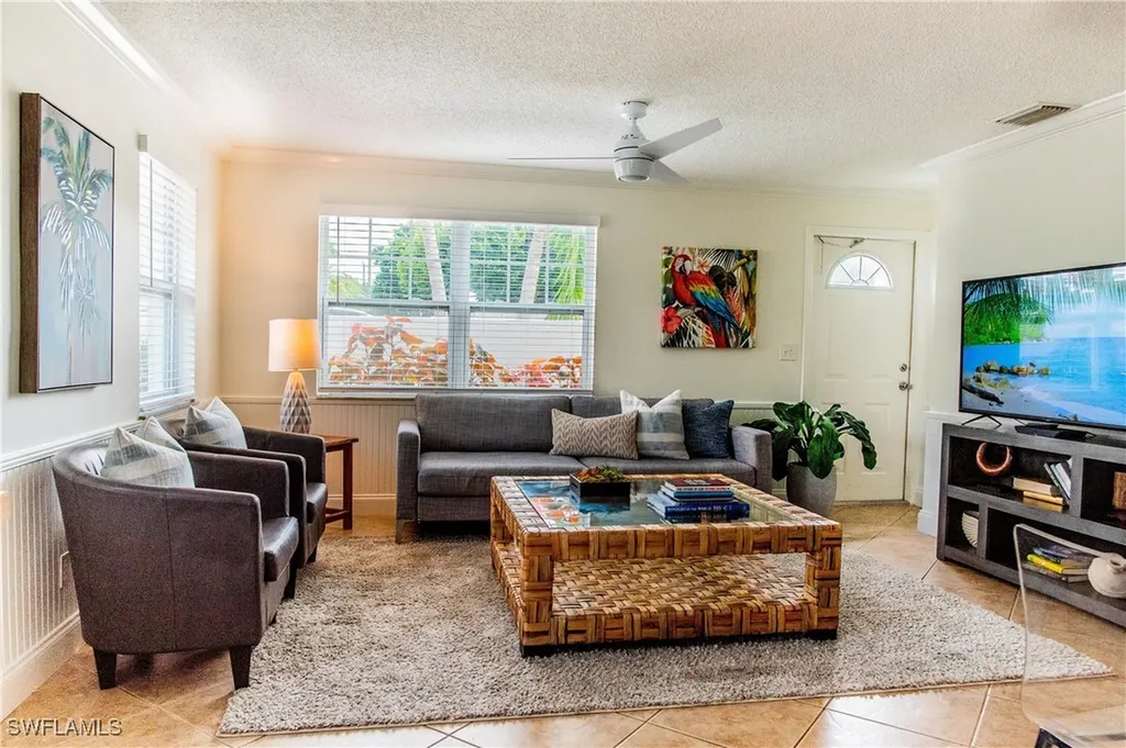 559 105th Avenue N Naples FL 34108
