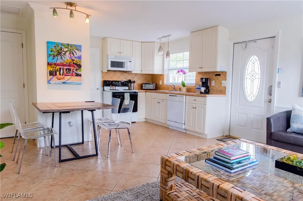 559 105th Avenue N Naples FL 34108