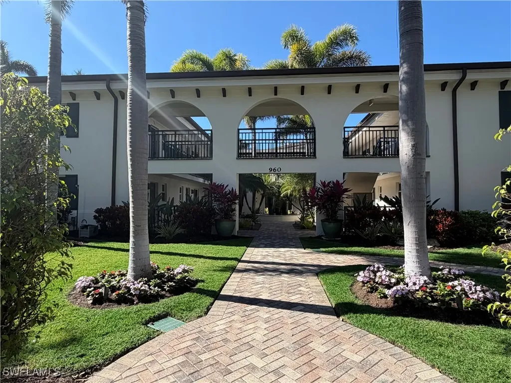 960 7th Street S Naples FL 34102