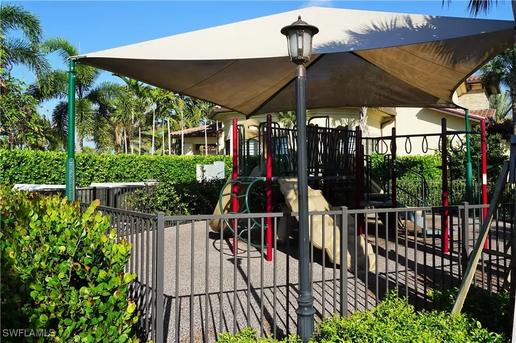 9183 Woodhurst Drive Naples FL 34120