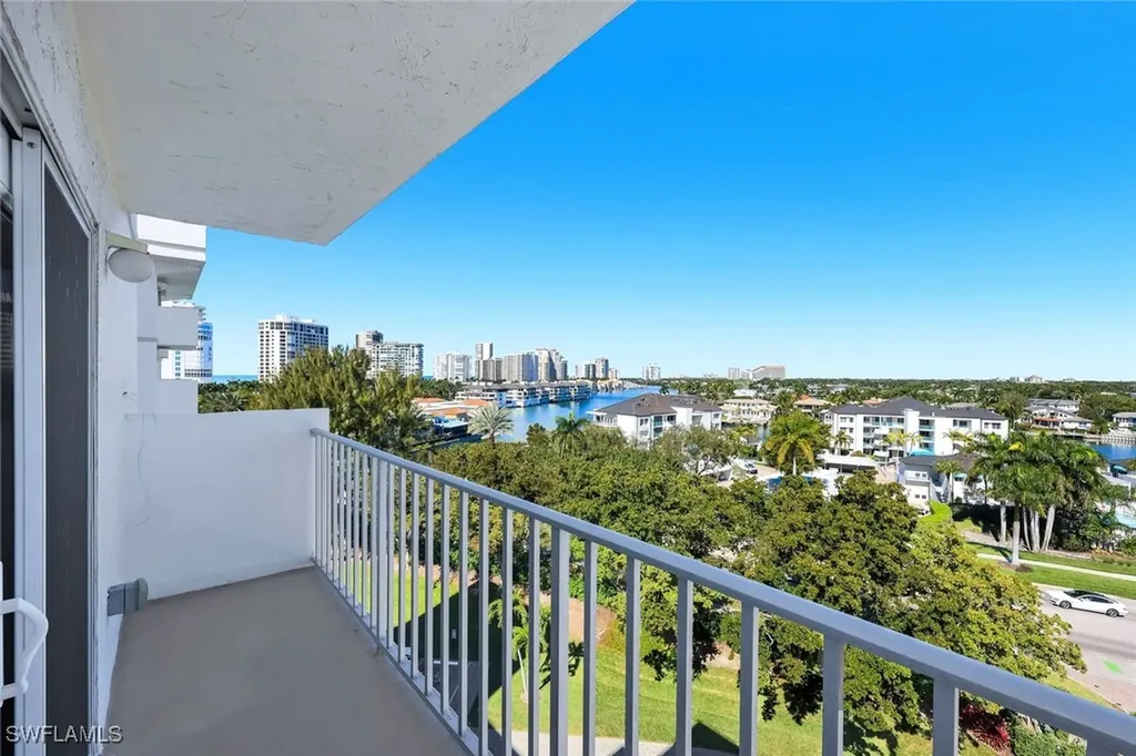 250 Park Shore Drive Naples FL 34103