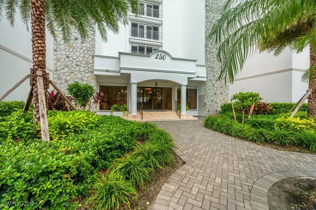250 Park Shore Drive Naples FL 34103