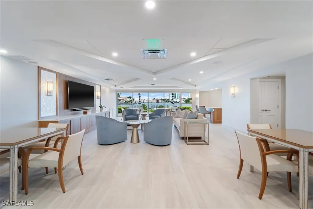 250 Park Shore Drive Naples FL 34103