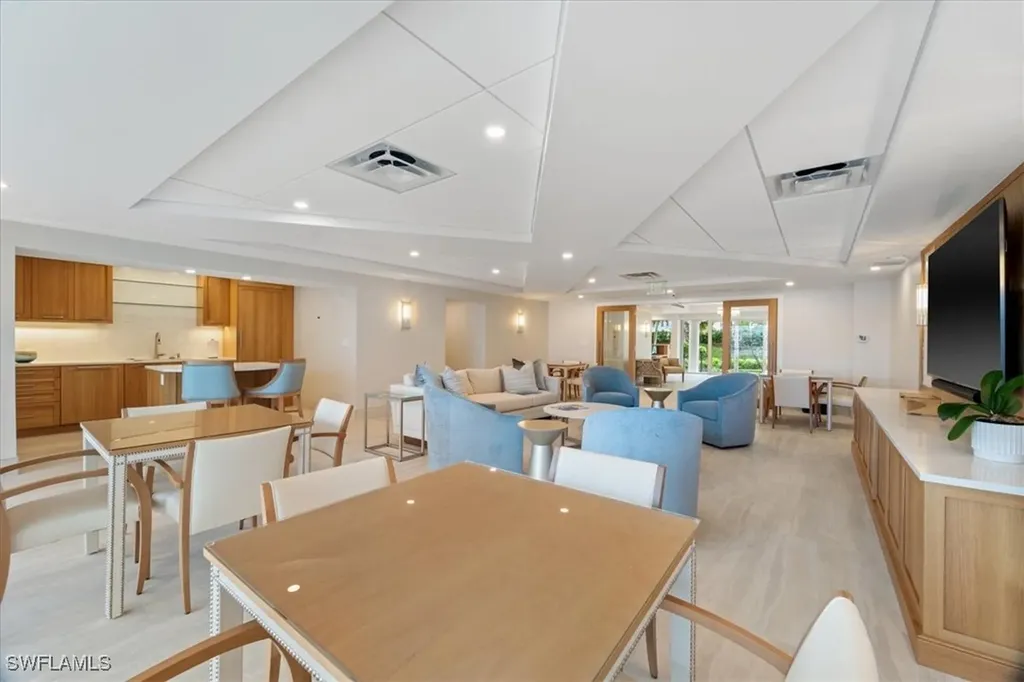 250 Park Shore Drive Naples FL 34103