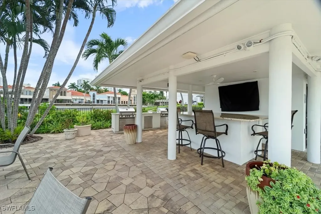 250 Park Shore Drive Naples FL 34103