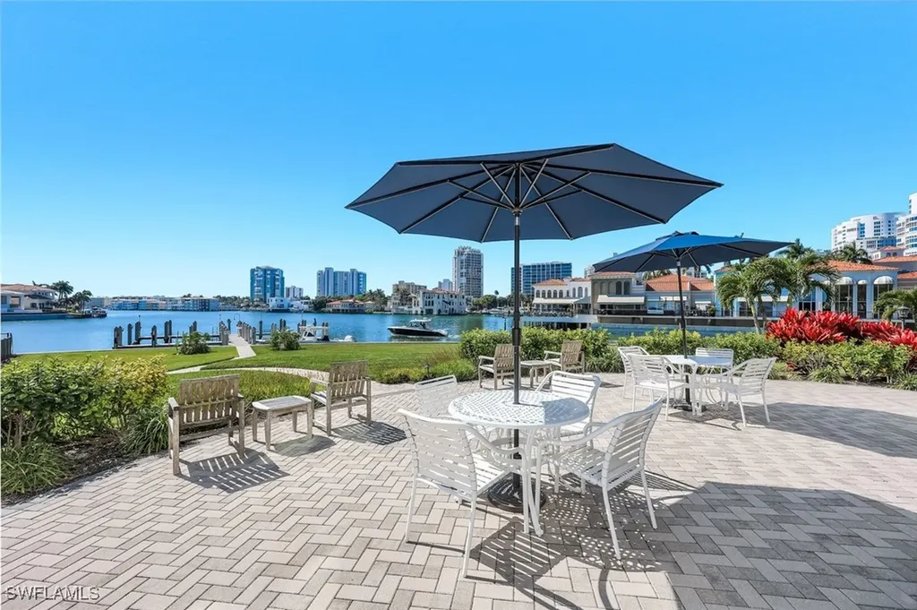 250 Park Shore Drive Naples FL 34103