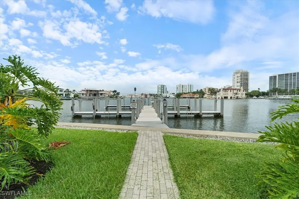 250 Park Shore Drive Naples FL 34103