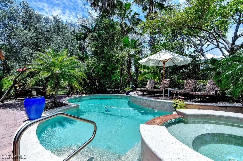 605 6th Avenue N Naples FL 34102