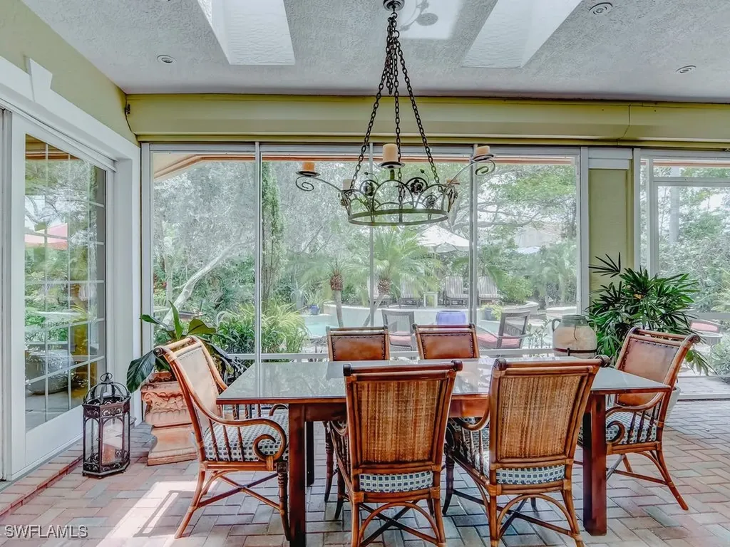 605 6th Avenue N Naples FL 34102