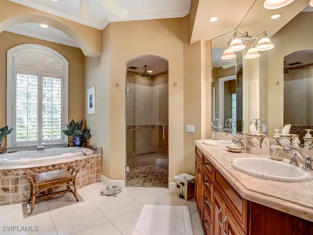 605 6th Avenue N Naples FL 34102