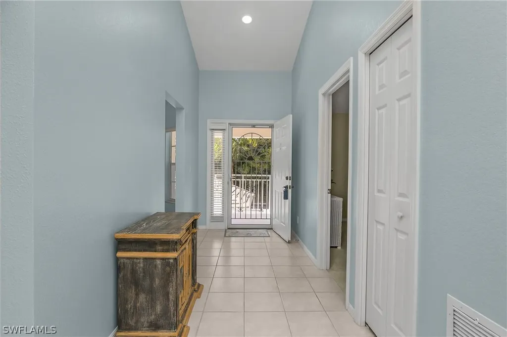 1960 Willow Bend Circle Naples FL 34109