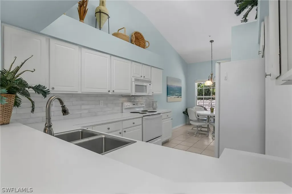 1960 Willow Bend Circle Naples FL 34109