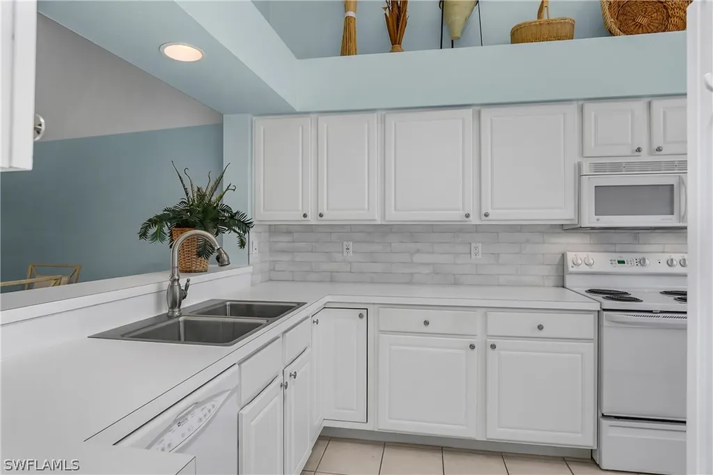1960 Willow Bend Circle Naples FL 34109