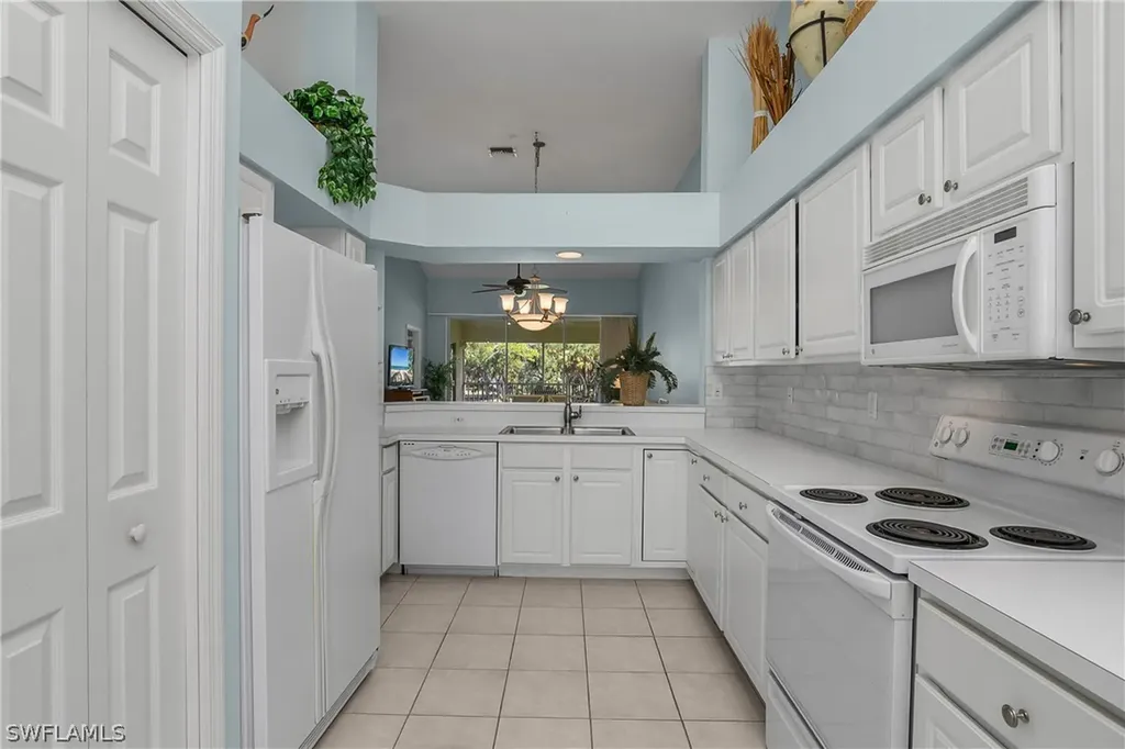 1960 Willow Bend Circle Naples FL 34109