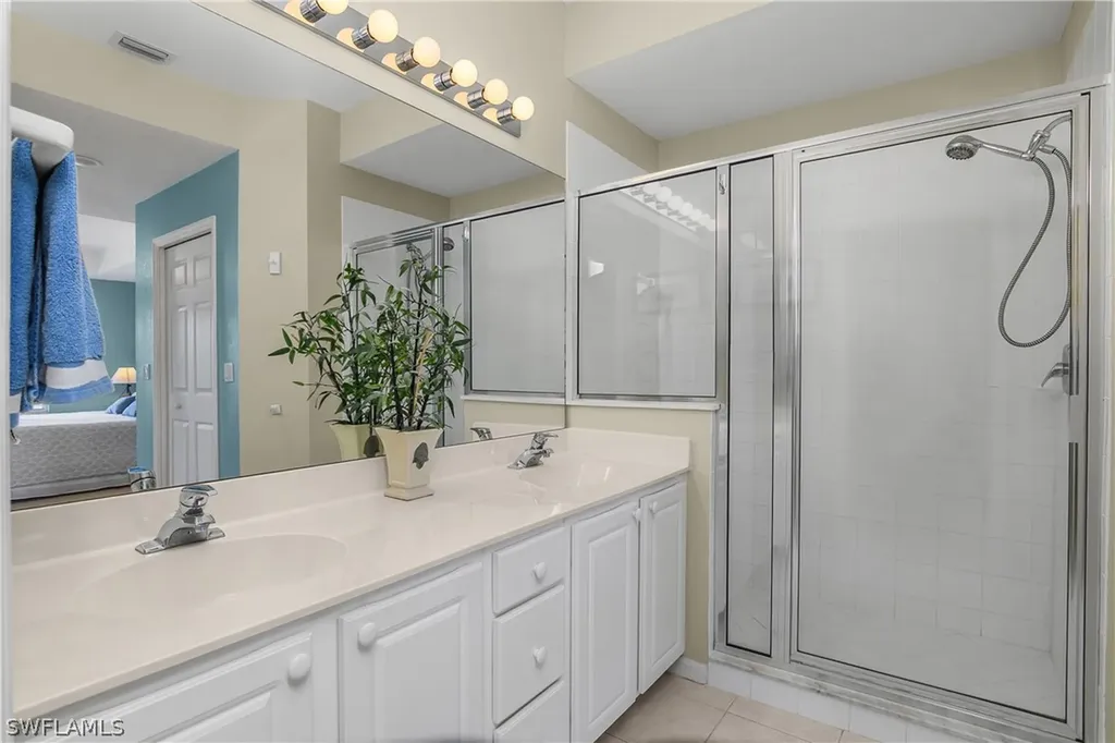 1960 Willow Bend Circle Naples FL 34109