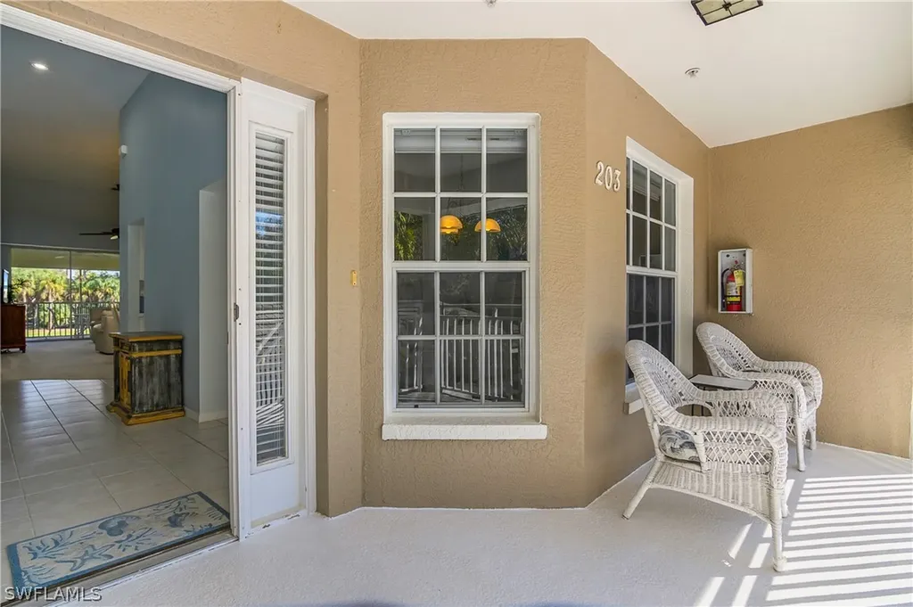 1960 Willow Bend Circle Naples FL 34109