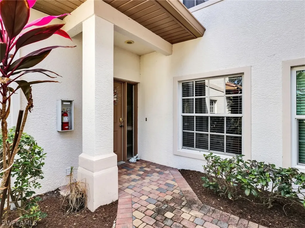 8138 Saratoga Drive Naples FL 34113