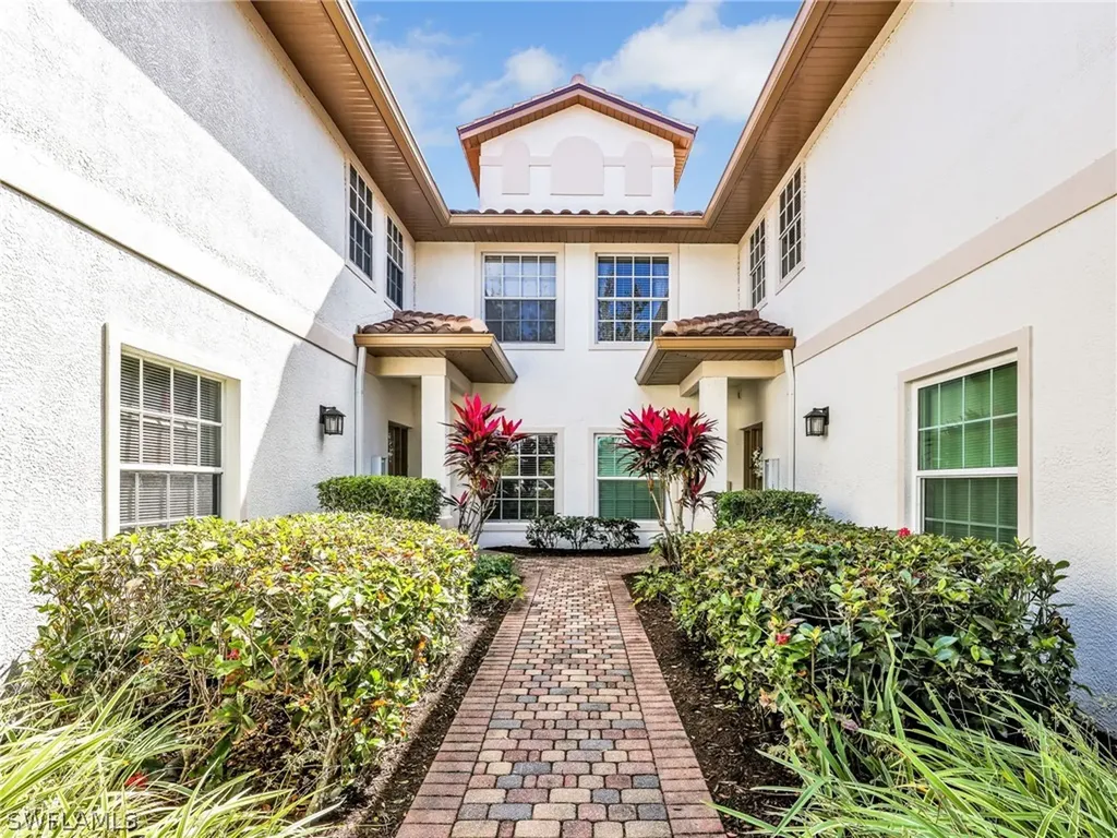 8138 Saratoga Drive Naples FL 34113