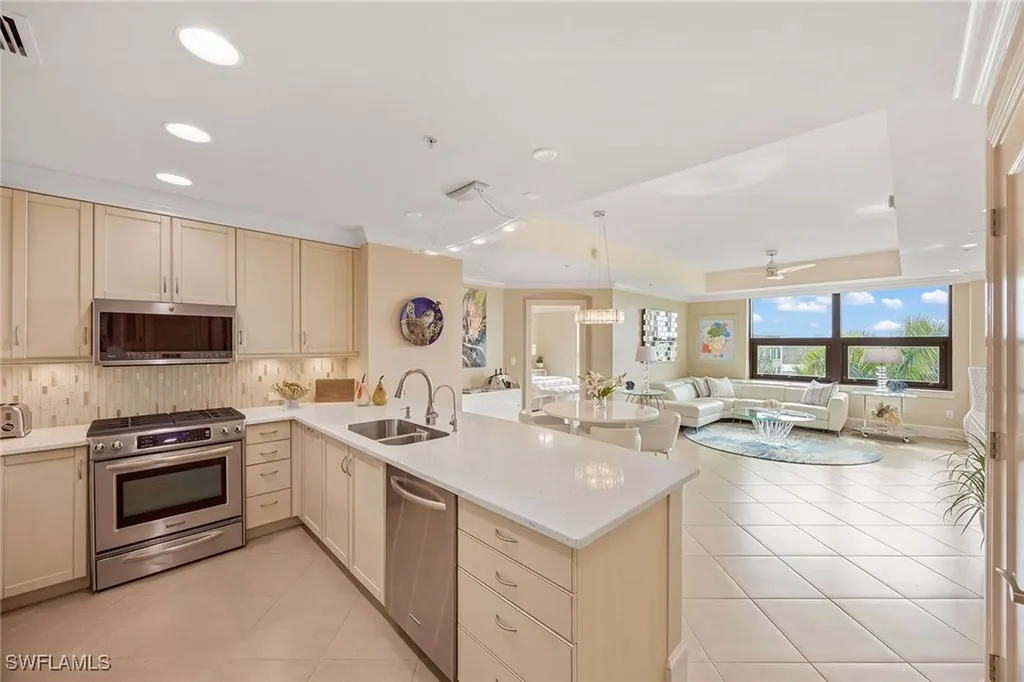 9115 Strada Place Naples FL 34108