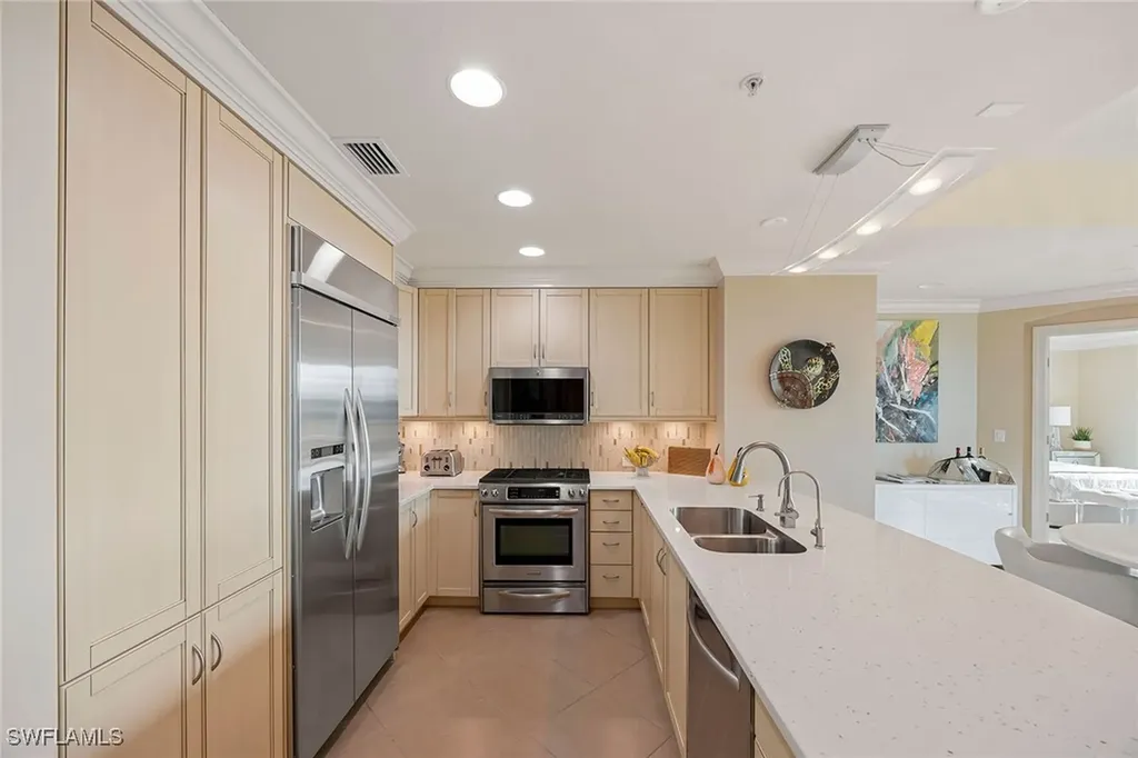 9115 Strada Place Naples FL 34108