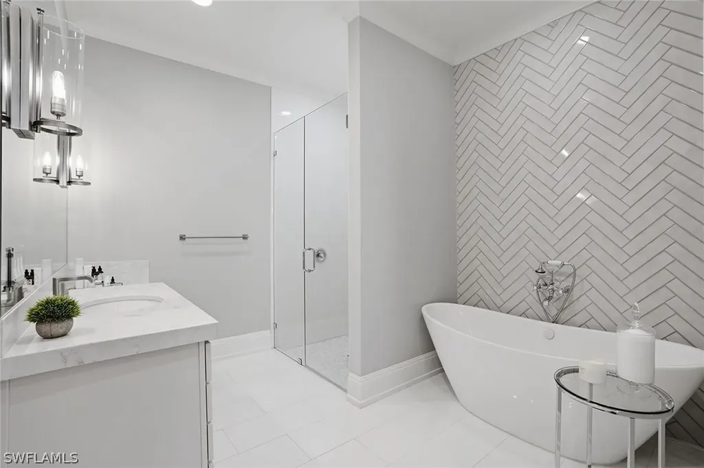 2867 Coco Lakes Drive Naples FL 34105