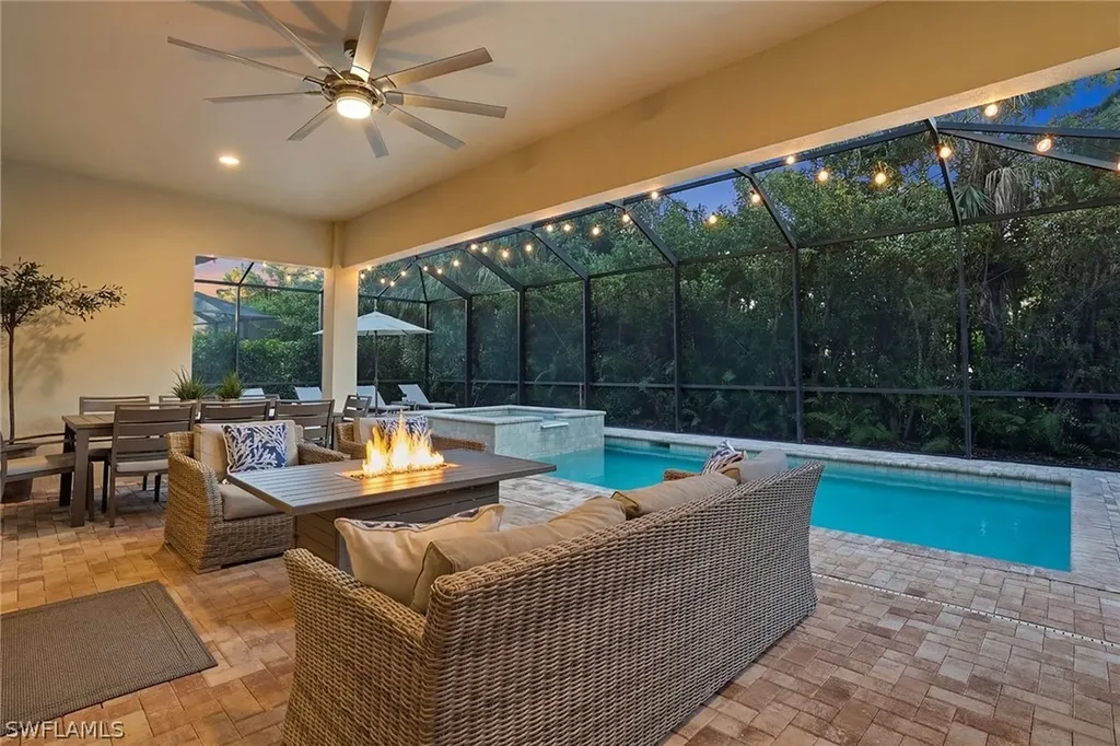2867 Coco Lakes Drive Naples FL 34105