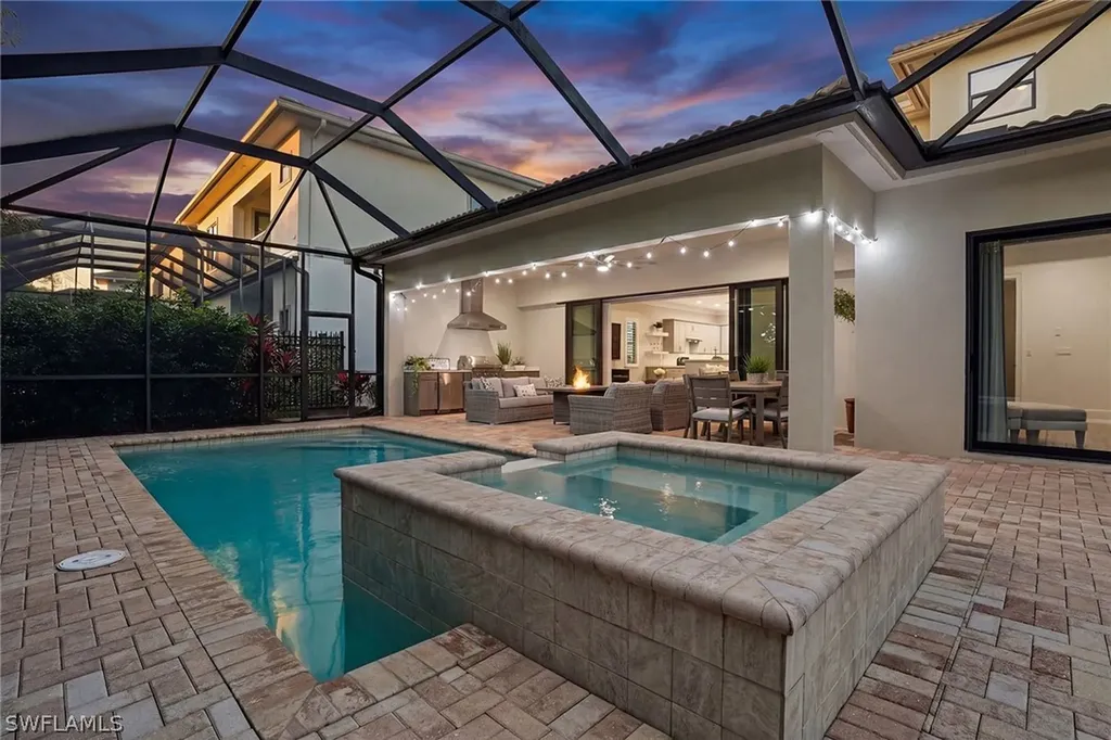 2867 Coco Lakes Drive Naples FL 34105