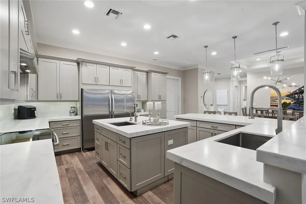 2867 Coco Lakes Drive Naples FL 34105