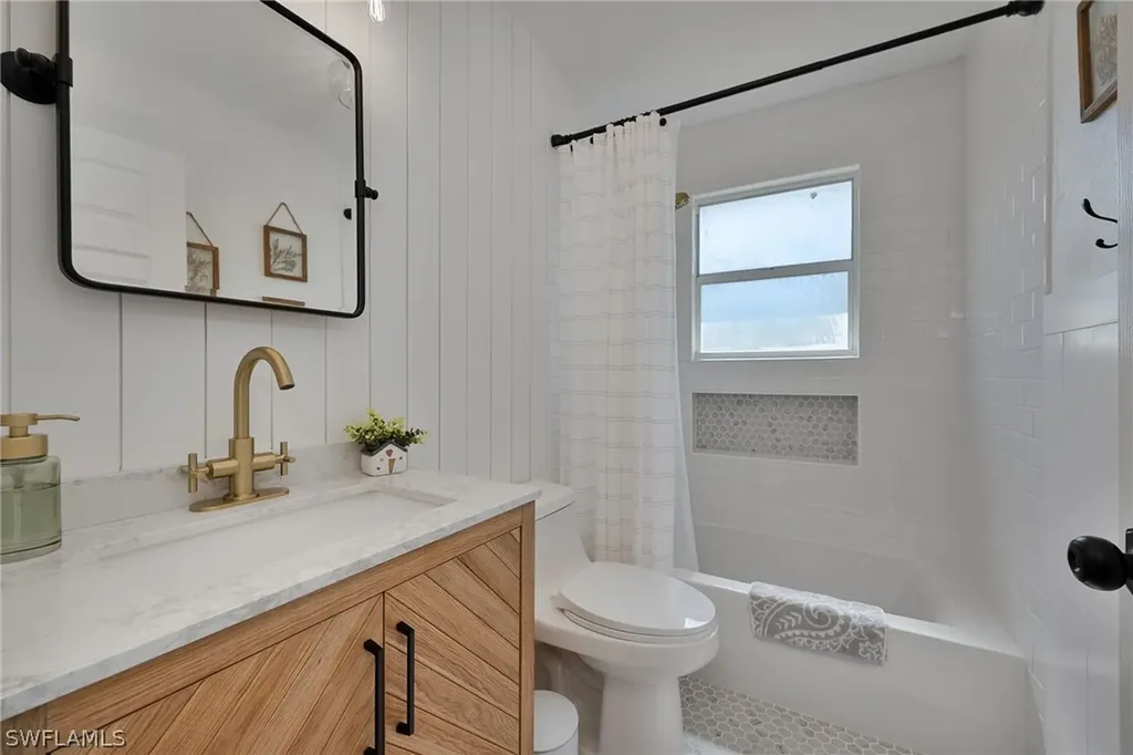 1960 22nd Avenue NE Naples FL 34120