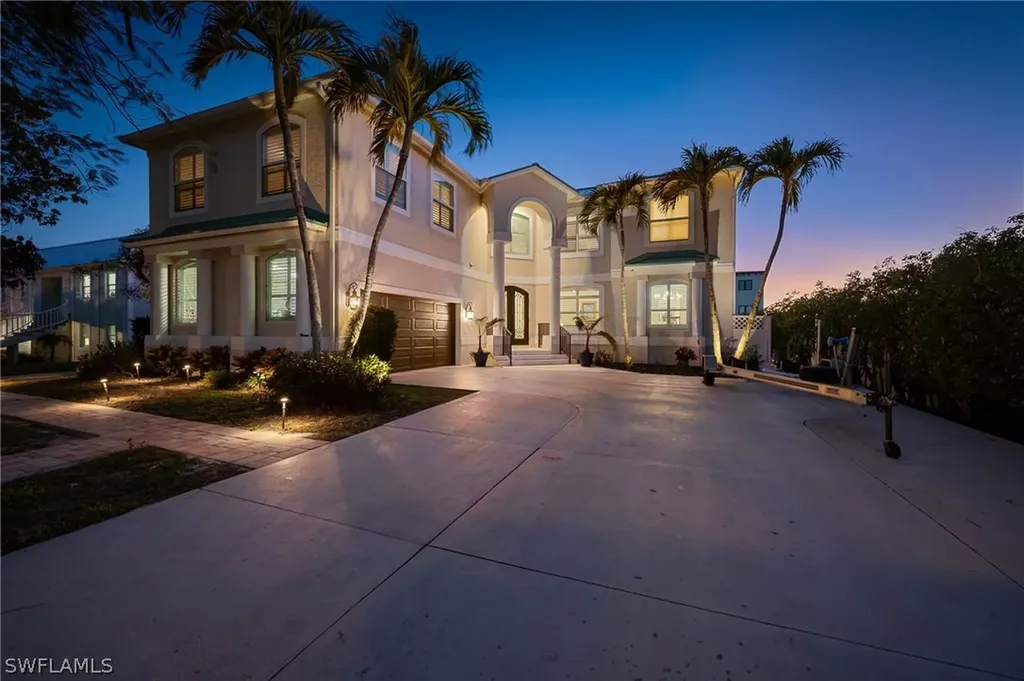 132 E Hilo Street Naples FL 34113