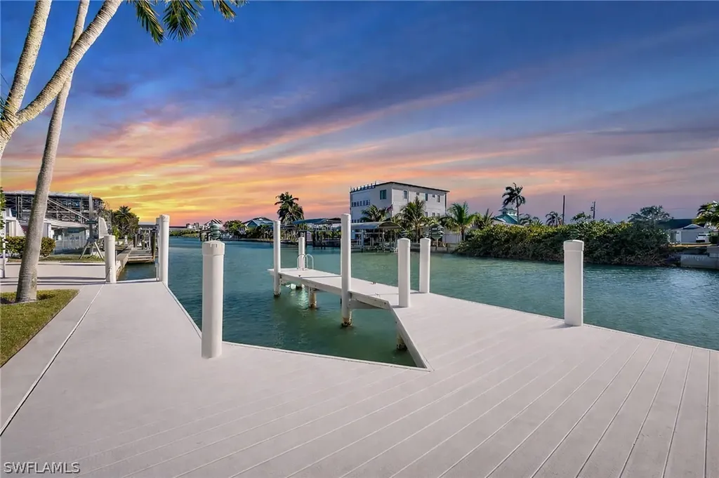 132 E Hilo Street Naples FL 34113