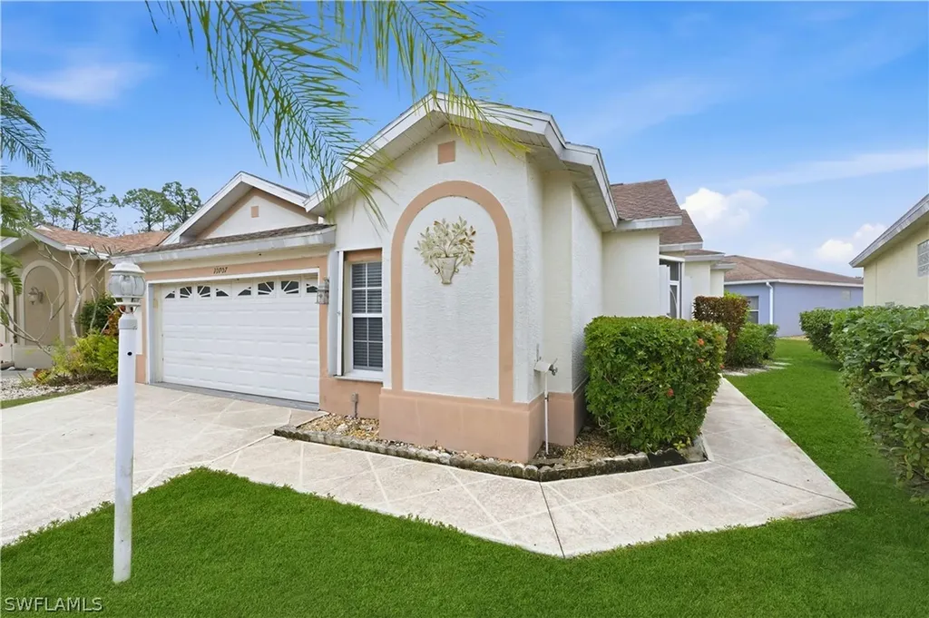 Estero FL, 10707 Pearl Bay Circle