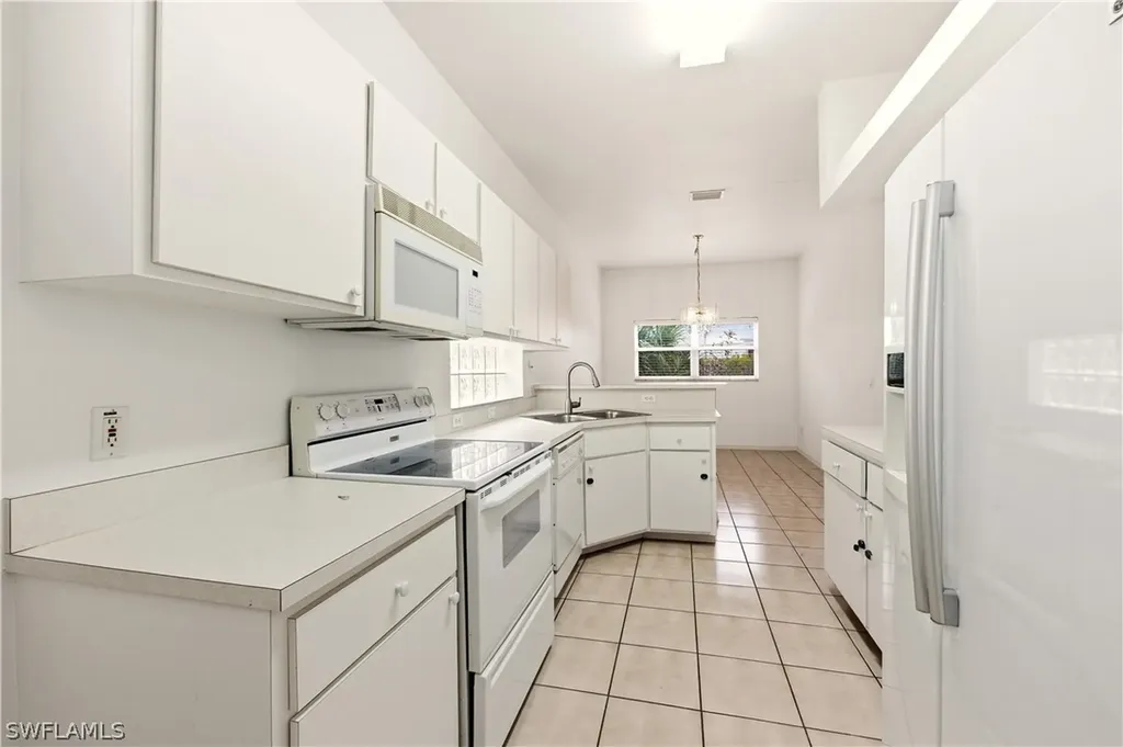 10707 Pearl Bay Circle Estero FL 33928