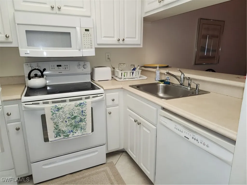 3320 Olympic Drive Naples FL 34105